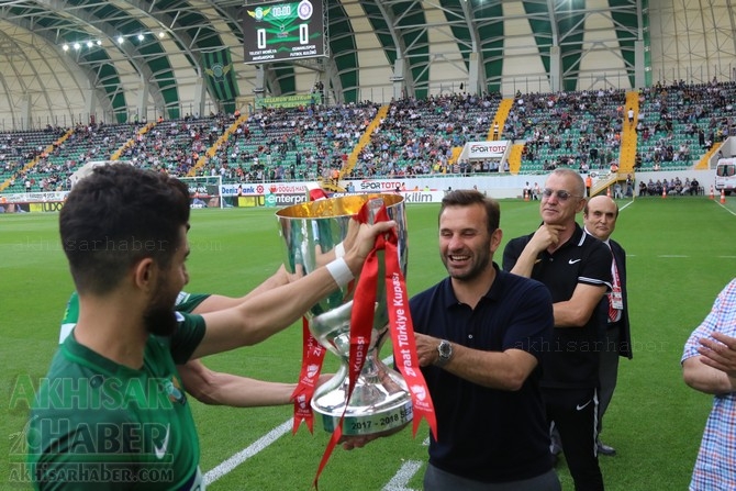 Akhisarspor, Ziraat Türkiye Kupası ile sahada taraftarı selamladı 61