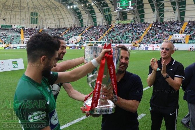 Akhisarspor, Ziraat Türkiye Kupası ile sahada taraftarı selamladı 62