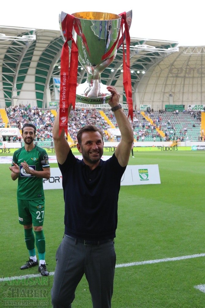 Akhisarspor, Ziraat Türkiye Kupası ile sahada taraftarı selamladı 71