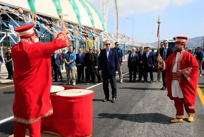 Cumhurbaşkanı Recep Tayyip Erdoğan, Akhisar'da miting yaptı 14