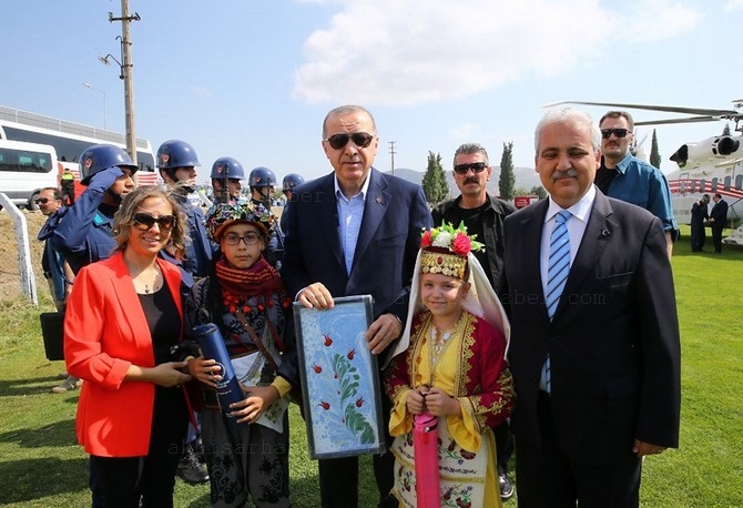 Cumhurbaşkanı Recep Tayyip Erdoğan, Akhisar'da miting yaptı 4