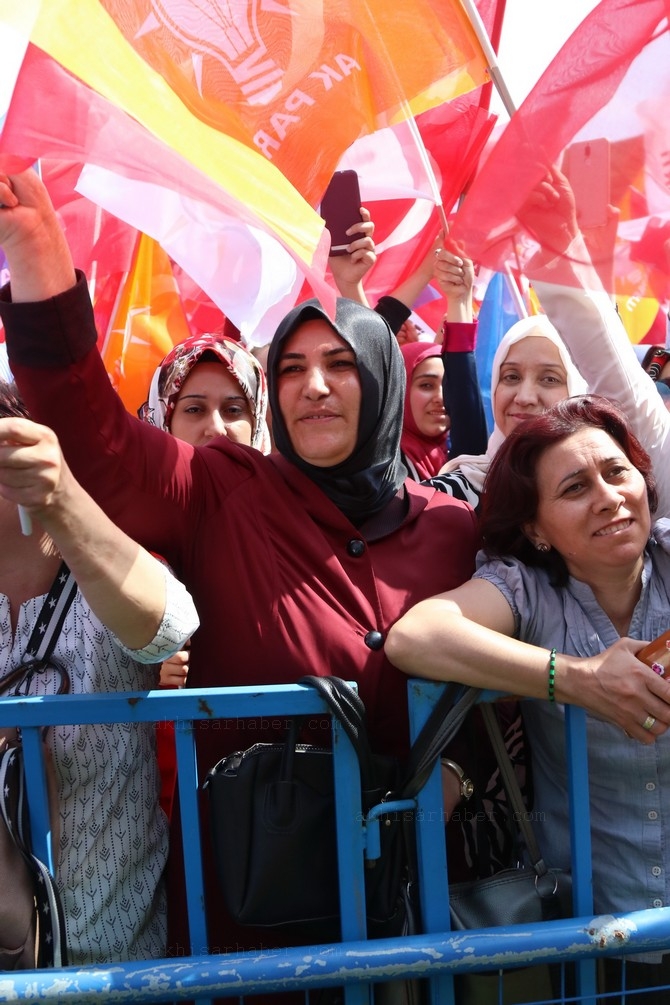 Cumhurbaşkanı Recep Tayyip Erdoğan, Akhisar'da miting yaptı 58