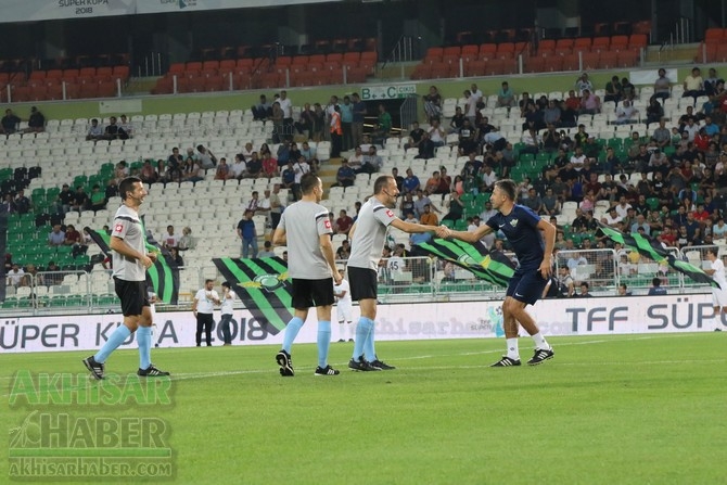 Süper Kupa heyecanı başlıyor! İşte Akhisarspor ve Galatasaray saha içind 31