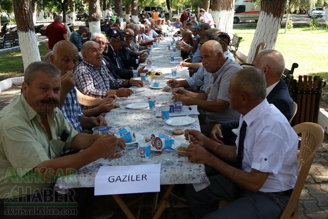 Akhisarlı Gaziler, protokol üyelerini kabul etti 13