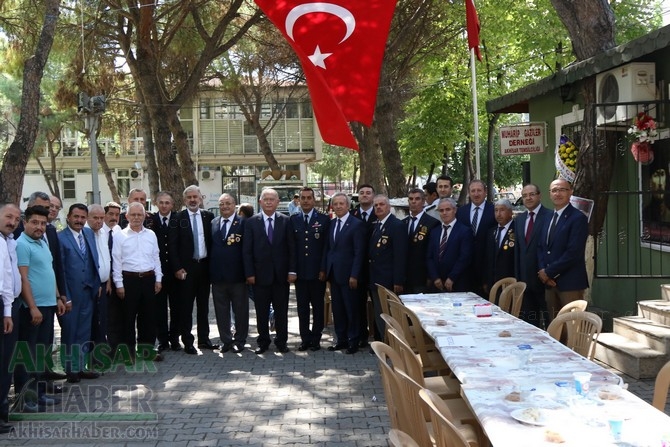 Akhisarlı Gaziler, protokol üyelerini kabul etti 26