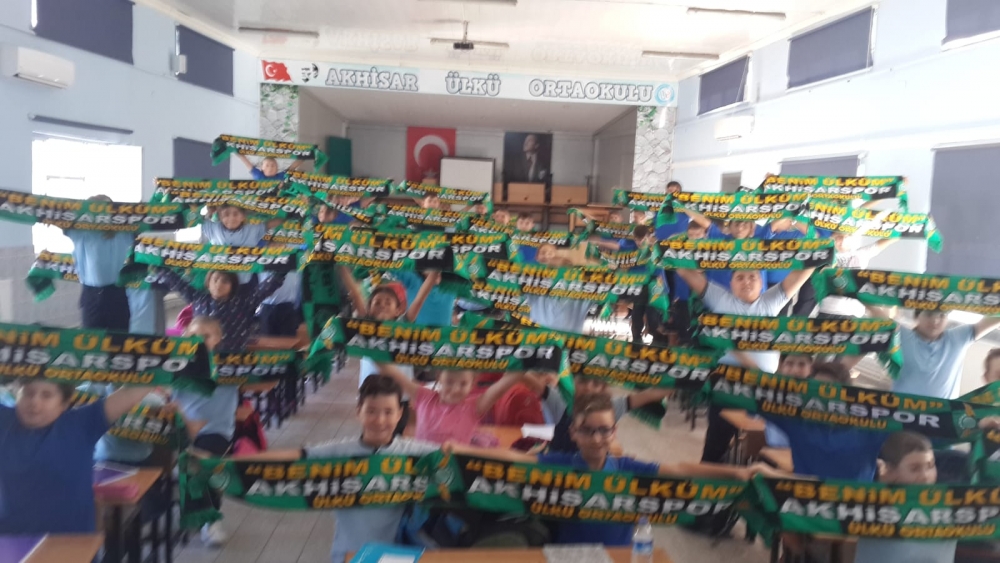 Ülkü Ortaokulundan Akhisarspor'a destek 3