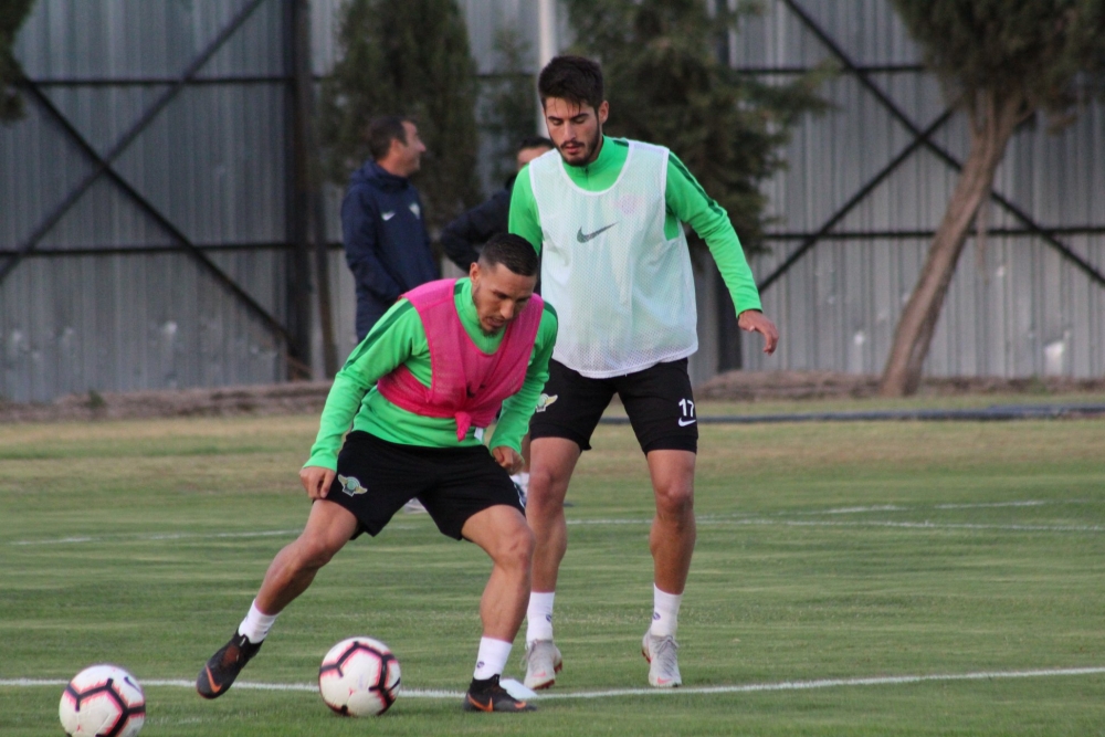 Cihat Arslan, Akhisarspor'un ilk idmanına çıktı 7