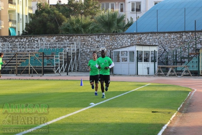 Akhisarspor, şehir stadyumunda çalışmalarını sürdürdü 13