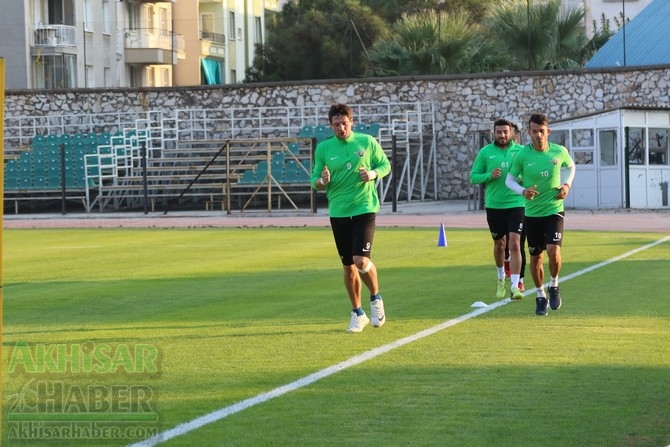 Akhisarspor, şehir stadyumunda çalışmalarını sürdürdü 15