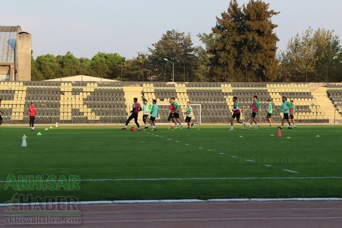 Akhisarspor, şehir stadyumunda çalışmalarını sürdürdü 25