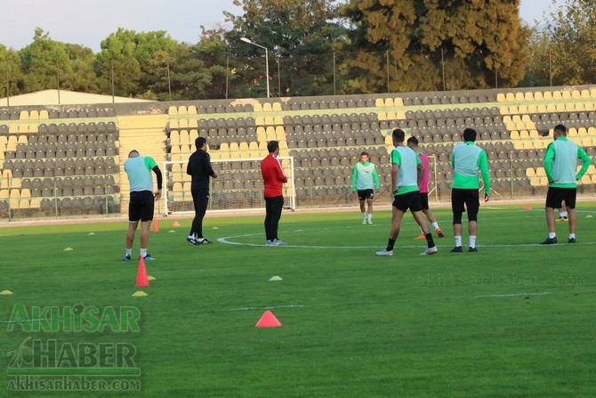 Akhisarspor, şehir stadyumunda çalışmalarını sürdürdü 30