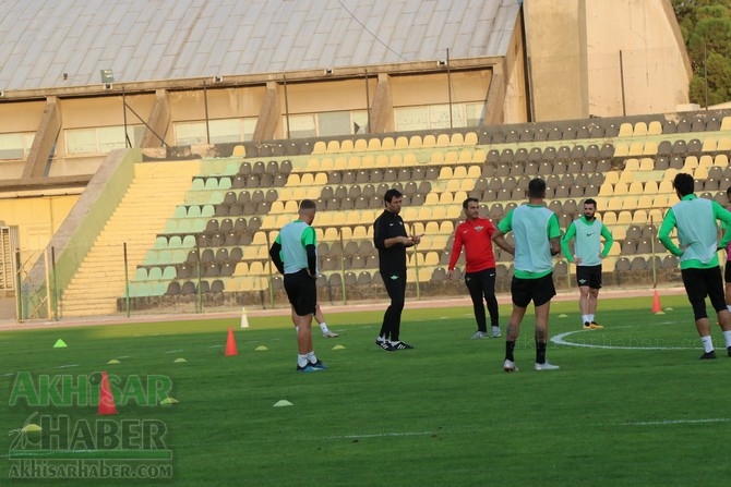 Akhisarspor, şehir stadyumunda çalışmalarını sürdürdü 31