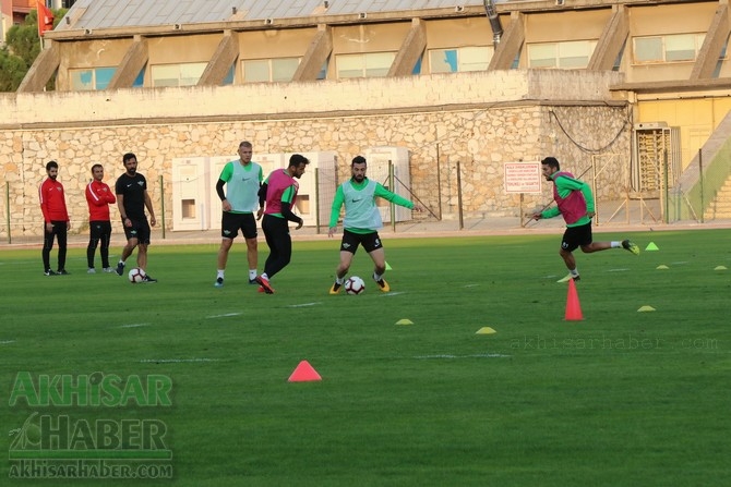 Akhisarspor, şehir stadyumunda çalışmalarını sürdürdü 32