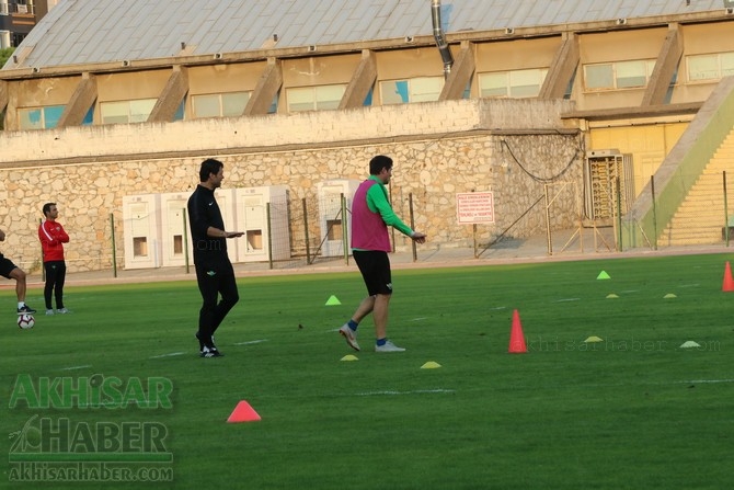 Akhisarspor, şehir stadyumunda çalışmalarını sürdürdü 33