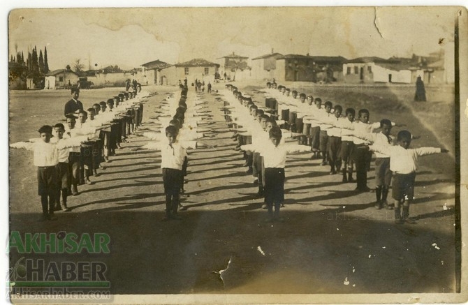 Akhisar tarihine yolculuk! 23 Ekim 2018 tarihli geçmişten 10 fotoğraf 3