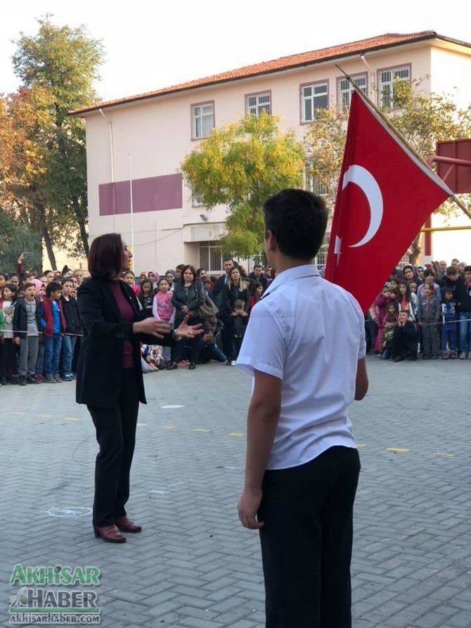 Gazi Ortaokulu, Ata’sını saygıyla andı 12