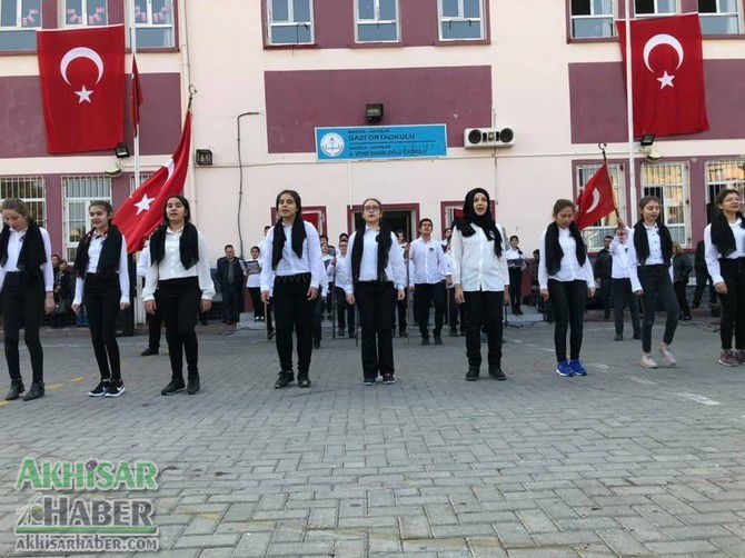 Gazi Ortaokulu, Ata’sını saygıyla andı 14