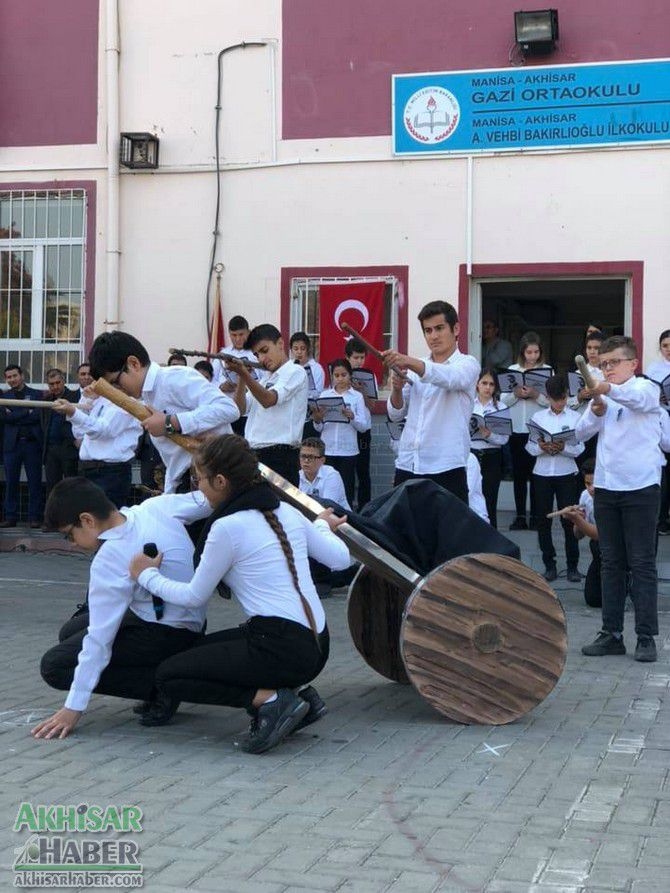 Gazi Ortaokulu, Ata’sını saygıyla andı 23