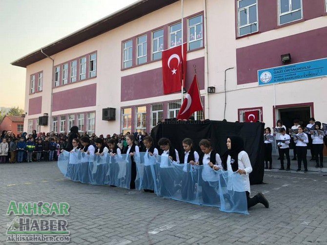 Gazi Ortaokulu, Ata’sını saygıyla andı 28