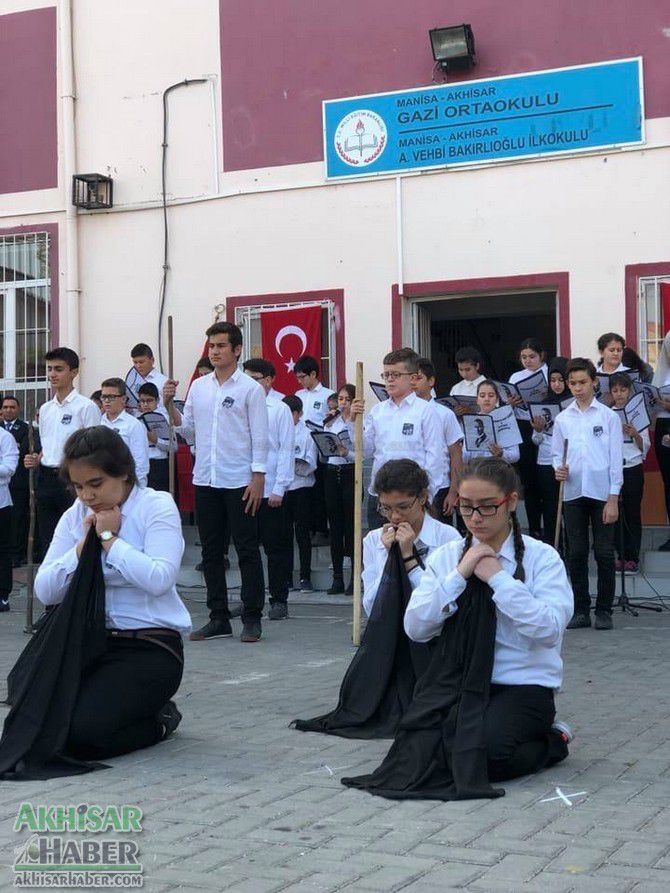 Gazi Ortaokulu, Ata’sını saygıyla andı 31