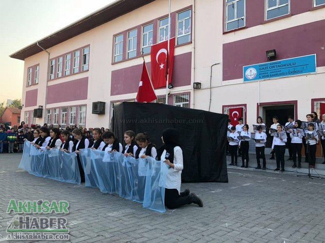 Gazi Ortaokulu, Ata’sını saygıyla andı 33