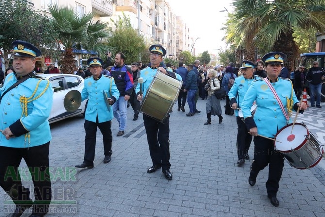 Akhisar'da Dünya zeytin Günü yürüyüşü renkli görüntülere sahne oldu 13