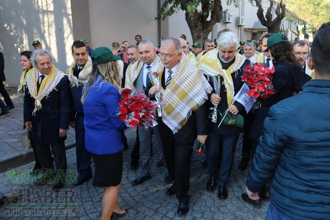 Akhisar'da Dünya zeytin Günü yürüyüşü renkli görüntülere sahne oldu 164