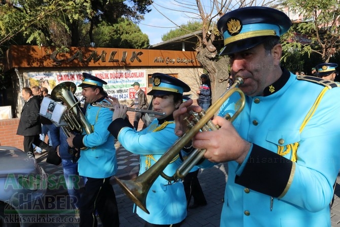 Akhisar'da Dünya zeytin Günü yürüyüşü renkli görüntülere sahne oldu 170