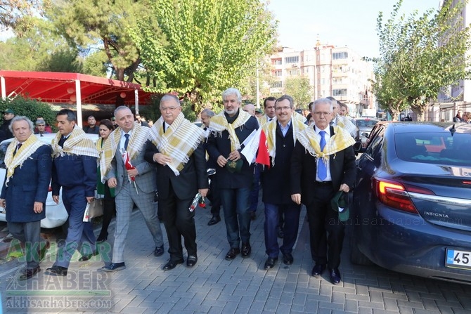 Akhisar'da Dünya zeytin Günü yürüyüşü renkli görüntülere sahne oldu 172