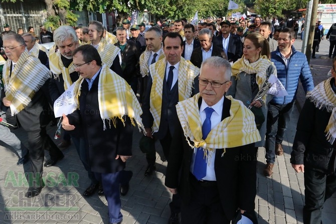 Akhisar'da Dünya zeytin Günü yürüyüşü renkli görüntülere sahne oldu 174