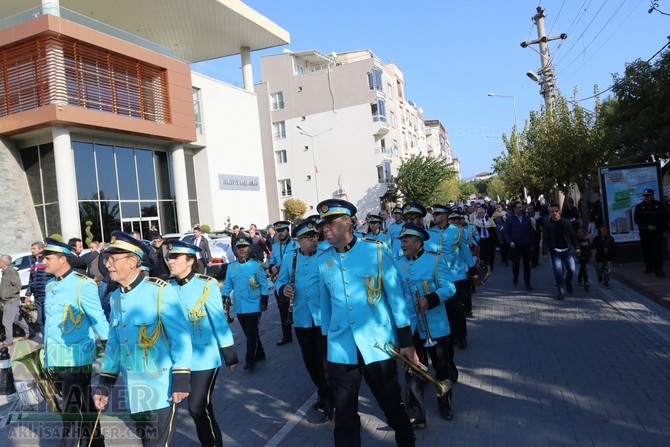 Akhisar'da Dünya zeytin Günü yürüyüşü renkli görüntülere sahne oldu 175