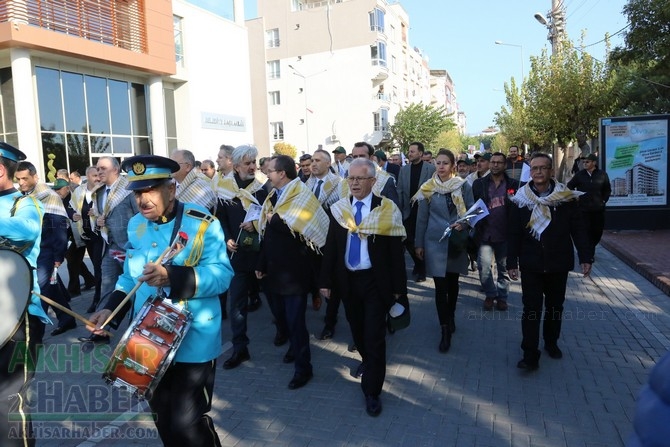 Akhisar'da Dünya zeytin Günü yürüyüşü renkli görüntülere sahne oldu 177