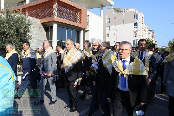 Akhisar'da Dünya zeytin Günü yürüyüşü renkli görüntülere sahne oldu 179