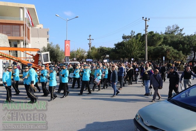 Akhisar'da Dünya zeytin Günü yürüyüşü renkli görüntülere sahne oldu 180