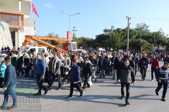 Akhisar'da Dünya zeytin Günü yürüyüşü renkli görüntülere sahne oldu 181