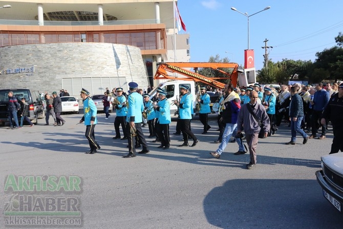 Akhisar'da Dünya zeytin Günü yürüyüşü renkli görüntülere sahne oldu 182