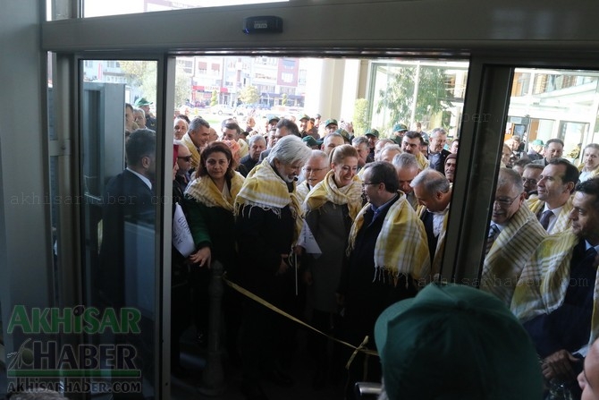 Akhisar'da Dünya zeytin Günü yürüyüşü renkli görüntülere sahne oldu 185