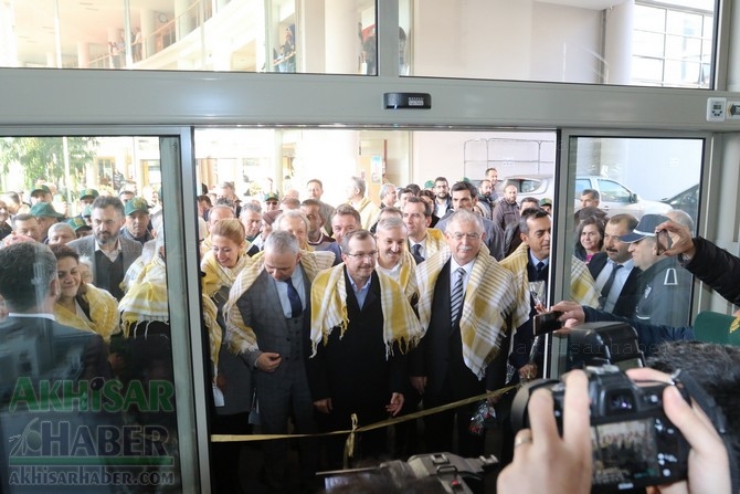 Akhisar'da Dünya zeytin Günü yürüyüşü renkli görüntülere sahne oldu 188