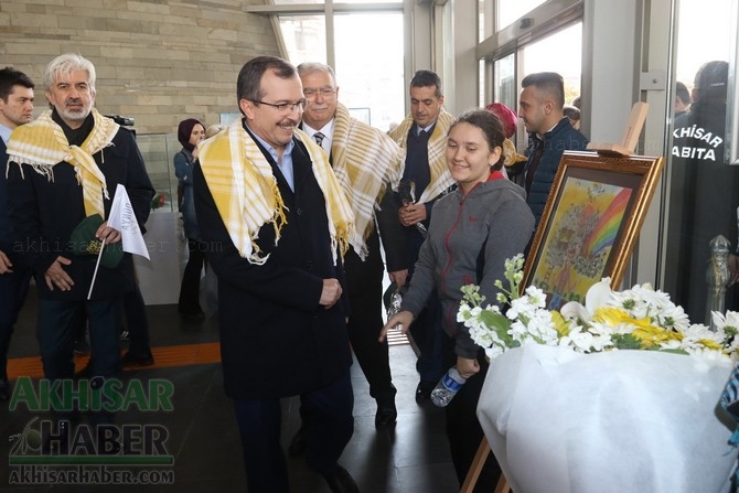 Akhisar'da Dünya zeytin Günü yürüyüşü renkli görüntülere sahne oldu 192