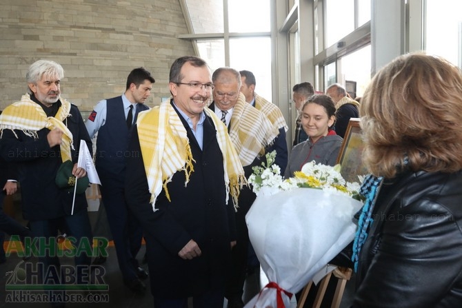 Akhisar'da Dünya zeytin Günü yürüyüşü renkli görüntülere sahne oldu 193