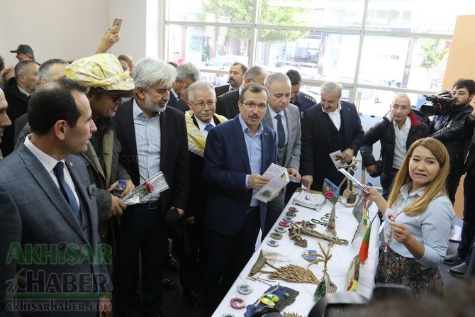 Akhisar'da Dünya zeytin Günü yürüyüşü renkli görüntülere sahne oldu 220