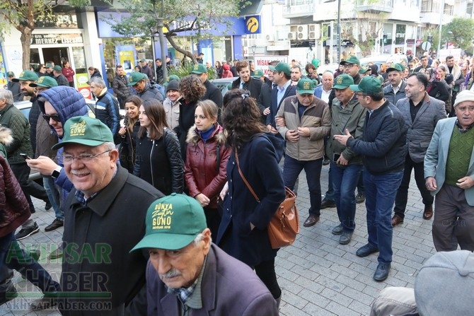 Akhisar'da Dünya zeytin Günü yürüyüşü renkli görüntülere sahne oldu 36