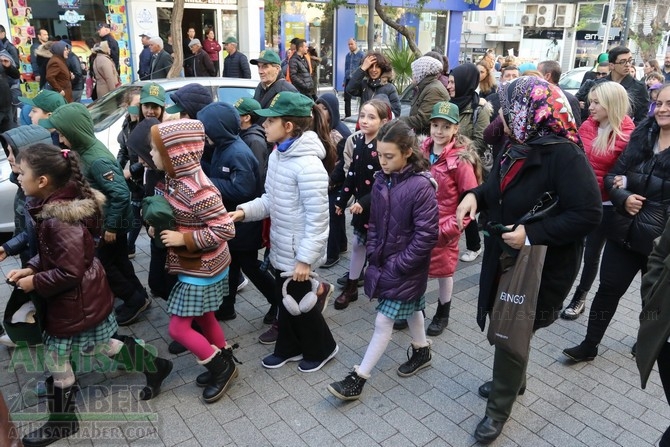 Akhisar'da Dünya zeytin Günü yürüyüşü renkli görüntülere sahne oldu 41