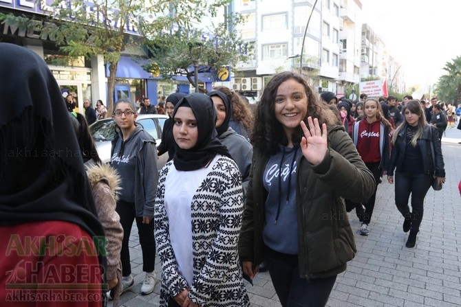 Akhisar'da Dünya zeytin Günü yürüyüşü renkli görüntülere sahne oldu 52