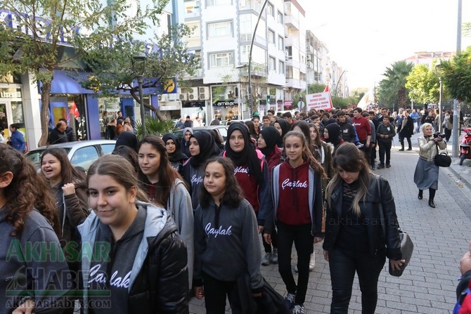 Akhisar'da Dünya zeytin Günü yürüyüşü renkli görüntülere sahne oldu 53