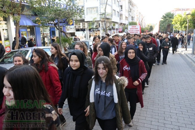 Akhisar'da Dünya zeytin Günü yürüyüşü renkli görüntülere sahne oldu 55