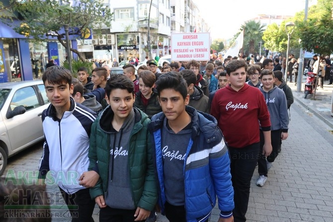 Akhisar'da Dünya zeytin Günü yürüyüşü renkli görüntülere sahne oldu 59