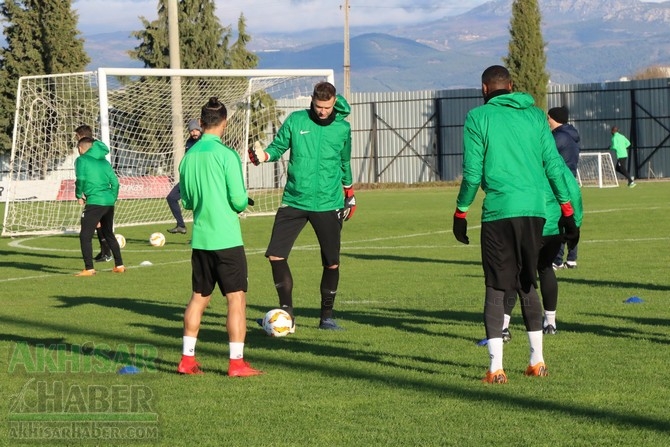 Akhisarspor, Standart Liege maçı hazırlıklarını tamamladı, Cihat Arslan  4