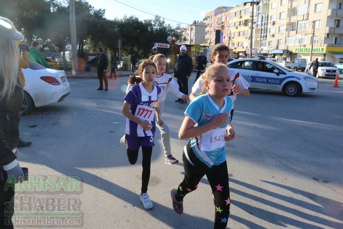 Akhisar'da 27 Aralık Atatürk Kır Koşusu başladı 35