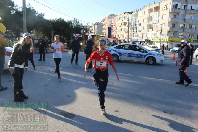 Akhisar'da 27 Aralık Atatürk Kır Koşusu başladı 38